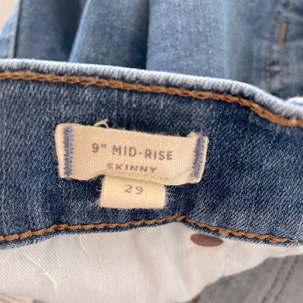 Madewell 9” Midrise Skinny Size 29. Great condition. No flaws or signs of wear.